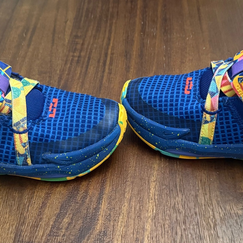 Nike Kids Sneakers in Blue and Yellow